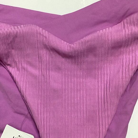 New. L*SPACE ribbed pink bitsy bikini. M-top/L-bottom. Retails $213 - Picture 7 of 8